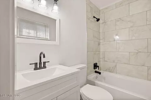 Bath - 1399 Dorgan St, Jackson, MS 39204 photo 1 of 2