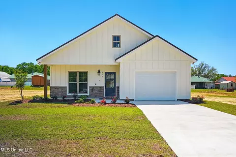 129 Mamie Cir, Picayune, MS 39466
