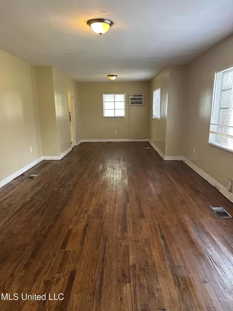 Living - 405 Meadow Moss Rd, Jackson, MS 39206 photo 1 of 1