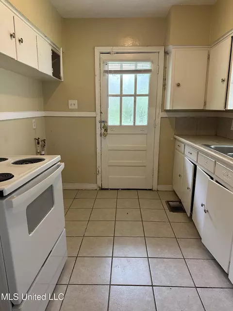 Kitchen - 405 Meadow Moss Rd, Jackson, MS 39206 photo 1 of 1
