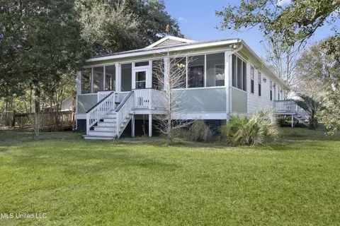 104 Felicity St, Bay Saint Louis, MS 39520
