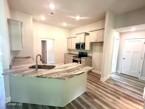 6256 Emerald Lake Dr, Biloxi, MS 39532 photo 9