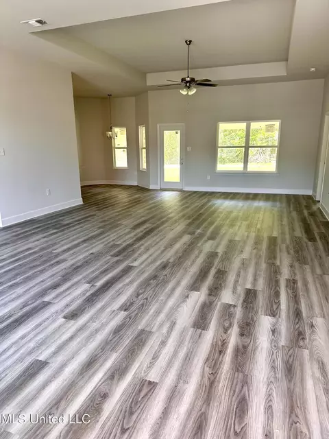 6256 Emerald Lake Dr, Biloxi, MS 39532 photo 3