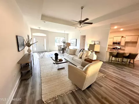 6256 Emerald Lake Dr, Biloxi, MS 39532 photo 3
