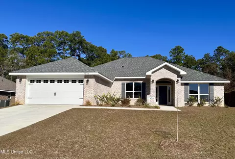 6256 Emerald Lake Dr, Biloxi, MS 39532