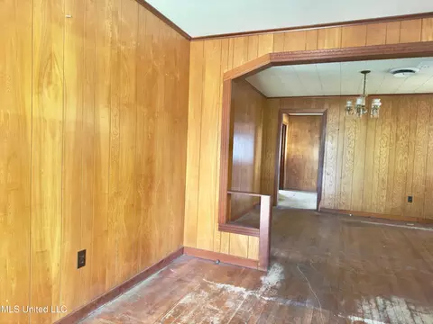 Living - 2161 Ludlow Ave, Jackson, MS 39213 photo 1 of 4
