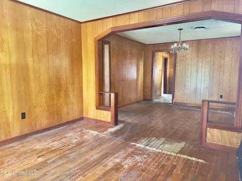 Living - 2161 Ludlow Ave, Jackson, MS 39213 photo 2 of 4