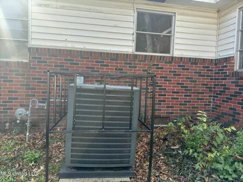 Exterior - 2161 Ludlow Ave, Jackson, MS 39213 photo 2 of 2