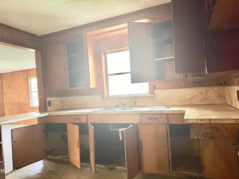 Kitchen - 2161 Ludlow Ave, Jackson, MS 39213 photo 1 of 1