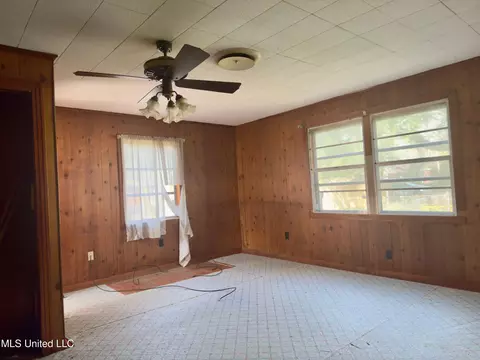 Living - 2161 Ludlow Ave, Jackson, MS 39213 photo 3 of 4