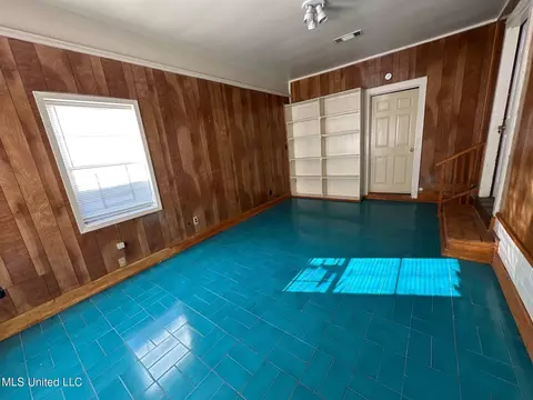 Living - 729 Primos Ave, Jackson, MS 39209 photo 5 of 5