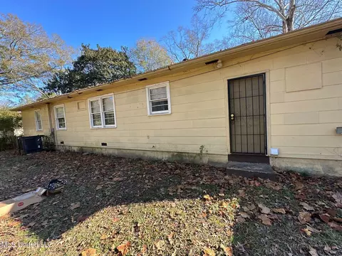 Exterior - 729 Primos Ave, Jackson, MS 39209 photo 3 of 5