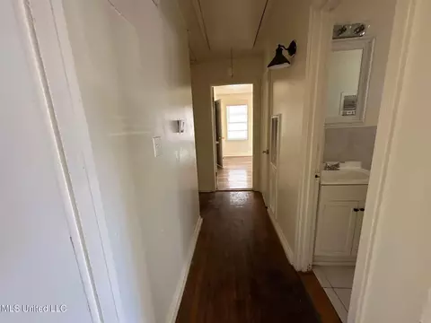 Entry Way - 729 Primos Ave, Jackson, MS 39209 photo 1 of 1