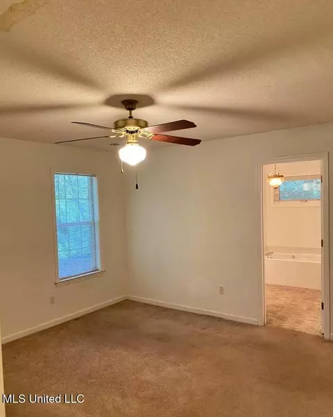 1860 N Timber Way, Hernando, MS 38632 photo 8