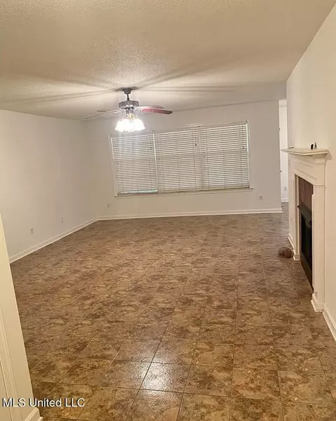 1860 N Timber Way, Hernando, MS 38632 photo 5