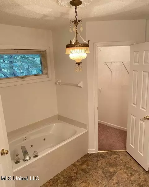 1860 N Timber Way, Hernando, MS 38632 photo 9