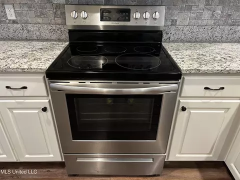 Kitchen - 1035 Driftwood Rd, Summit, MS 39666 photo 3 of 3