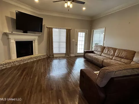 Living - 1035 Driftwood Rd, Summit, MS 39666 photo 1 of 2