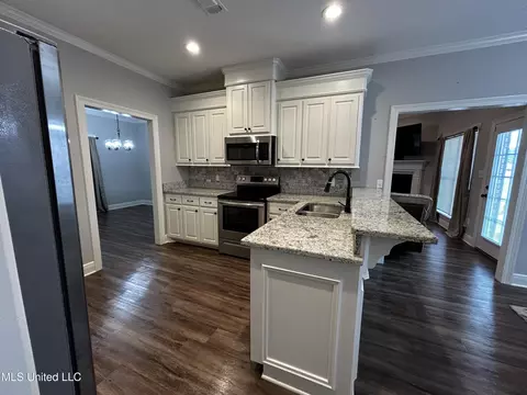 Kitchen - 1035 Driftwood Rd, Summit, MS 39666 photo 2 of 3