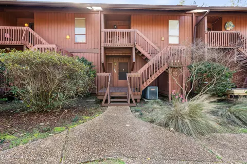 146 Lakeside Villa #J, Diamondhead, MS 39525