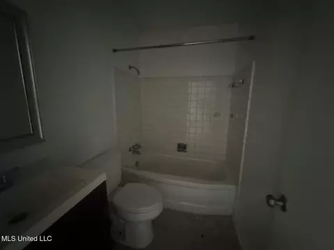 Bath - 5328 Queen Christina Ln, Jackson, MS 39209 photo 2 of 2