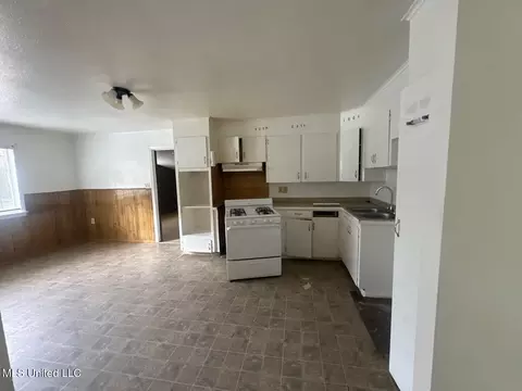 Kitchen - 5328 Queen Christina Ln, Jackson, MS 39209 photo 1 of 2