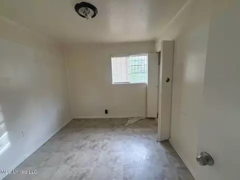 Bedroom - 5328 Queen Christina Ln, Jackson, MS 39209 photo 2 of 6
