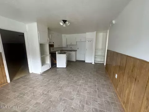 Living - 5328 Queen Christina Ln, Jackson, MS 39209 photo 1 of 3