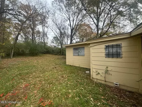 Exterior - 5328 Queen Christina Ln, Jackson, MS 39209 photo 2 of 3