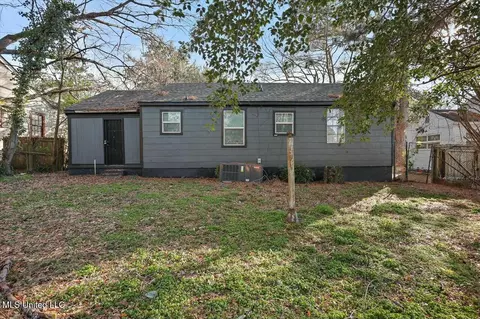 Exterior - 220 Stonewall St, Jackson, MS 39216 photo 5 of 7