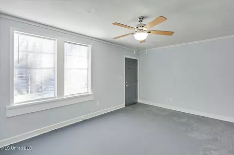 Living - 220 Stonewall St, Jackson, MS 39216 photo 3 of 4