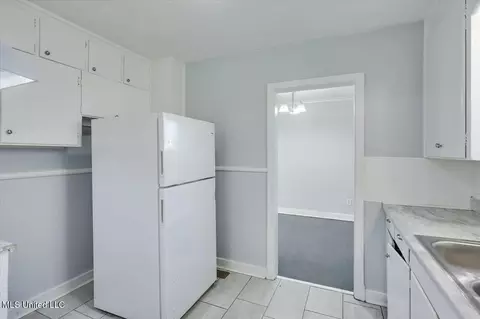 Kitchen - 220 Stonewall St, Jackson, MS 39216 photo 1 of 2