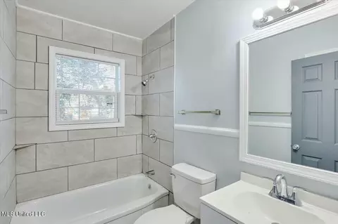 Bath - 220 Stonewall St, Jackson, MS 39216 photo 1 of 1
