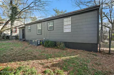 Exterior - 220 Stonewall St, Jackson, MS 39216 photo 6 of 7