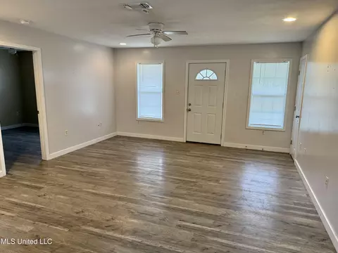 Living - 112 Adams Ave, Magee, MS 39111 photo 3 of 3