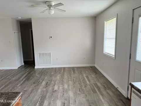 Living - 112 Adams Ave, Magee, MS 39111 photo 2 of 3