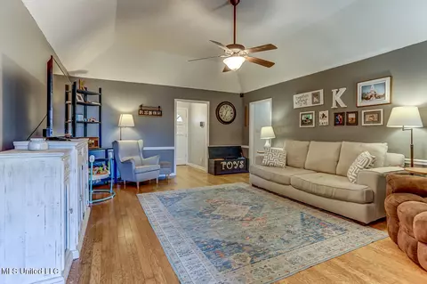 Living - 6665 Sassafras St, Olive Branch, MS 38654 photo 3 of 3