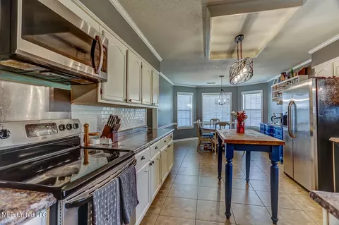 Kitchen - 6665 Sassafras St, Olive Branch, MS 38654 photo 2 of 3