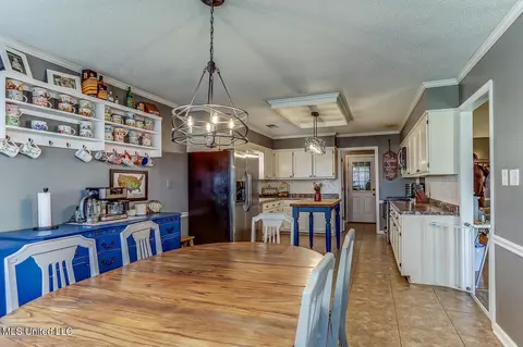Dining - 6665 Sassafras St, Olive Branch, MS 38654 photo 2 of 2