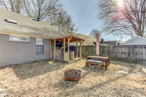 Exterior - 6665 Sassafras St, Olive Branch, MS 38654 photo 4 of 7
