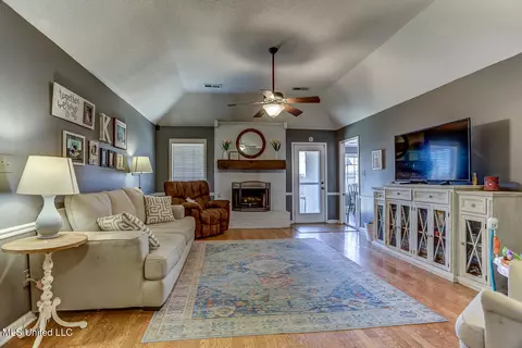 Living - 6665 Sassafras St, Olive Branch, MS 38654 photo 1 of 3