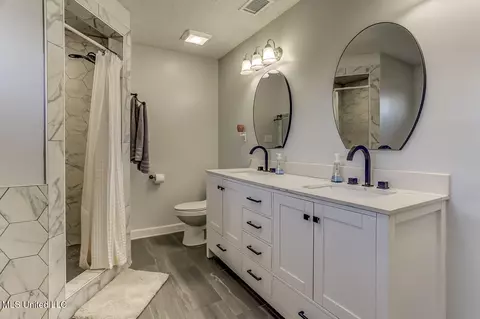 Bath - 6665 Sassafras St, Olive Branch, MS 38654 photo 1 of 4