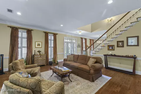 Living - 1 Pond Side Dr, Jackson, MS 39211 photo 2 of 5