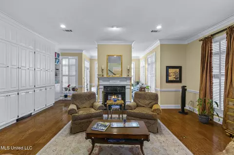 Living - 1 Pond Side Dr, Jackson, MS 39211 photo 3 of 5