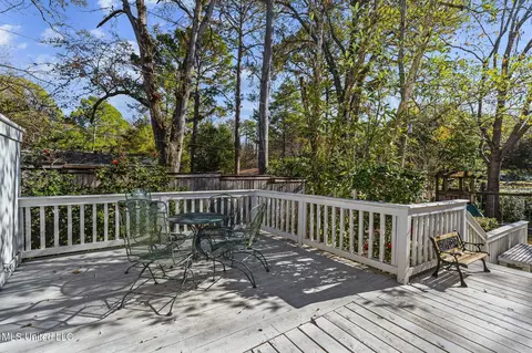 Exterior - 1 Pond Side Dr, Jackson, MS 39211 photo 2 of 17