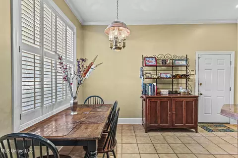 Dining - 1 Pond Side Dr, Jackson, MS 39211 photo 2 of 3
