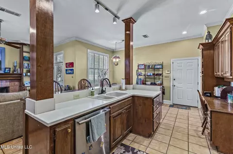 Kitchen - 1 Pond Side Dr, Jackson, MS 39211 photo 2 of 6