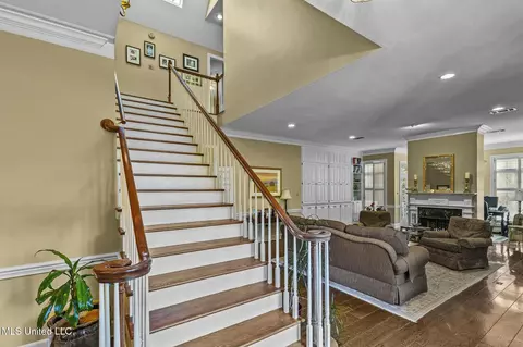 Entry Way - 1 Pond Side Dr, Jackson, MS 39211 photo 7 of 9