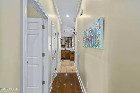 Entry Way - 1 Pond Side Dr, Jackson, MS 39211 photo 6 of 9