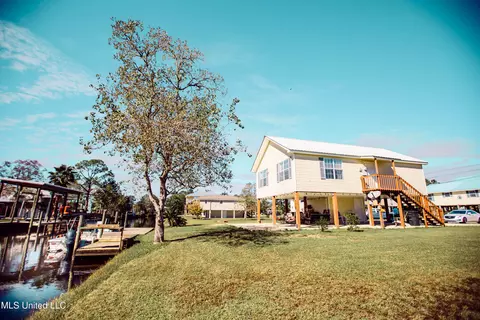 4029 Robin St, Bay Saint Louis, MS 39520